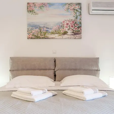 Aspasia Apartment *